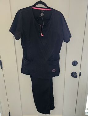 Koi Light Top In Serenity Kpi Litr Pant In  Spirit Yoga Style